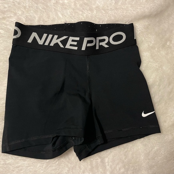 NIKE PRO’s Youth XL - Picture 1 of 3